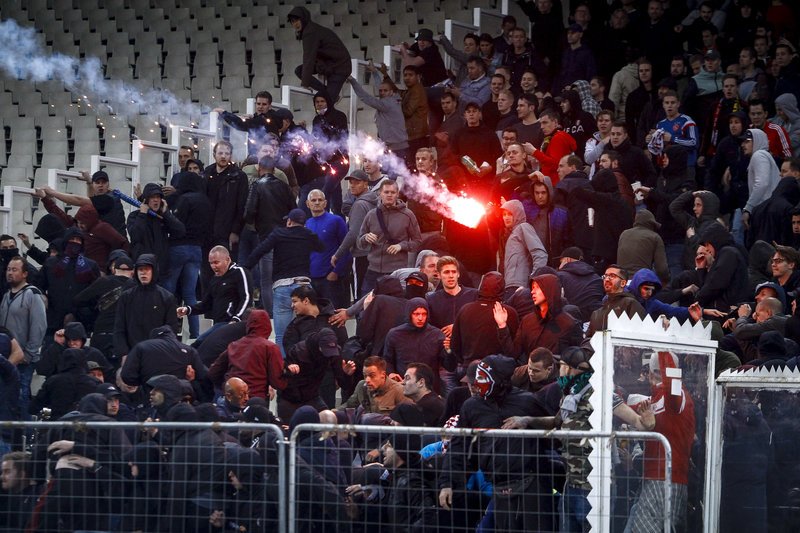 Εκτεταμένα επεισόδια στο ΟΑΚΑ -Μολότοφ και κροτίδες, επέμβαση από τα ΜΑΤ [εικόνες] | iefimerida.gr 11