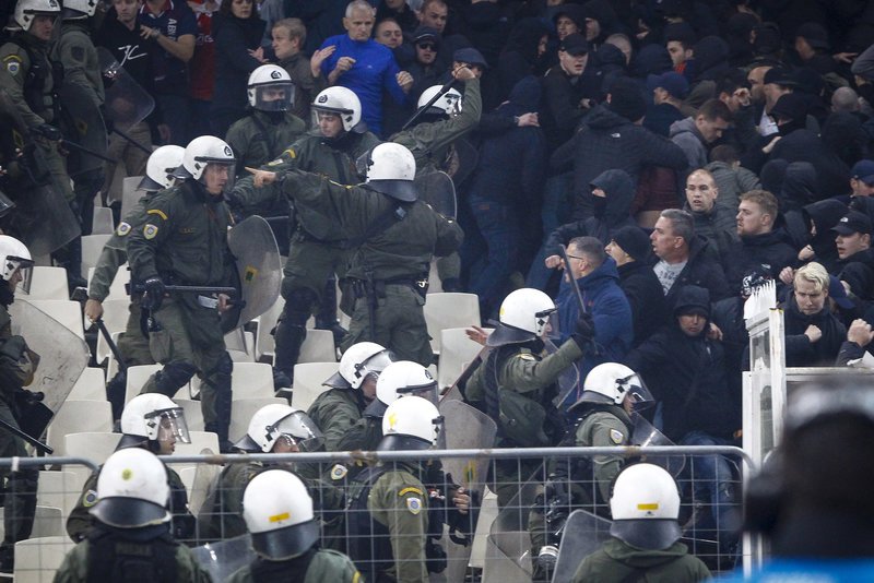 Εκτεταμένα επεισόδια στο ΟΑΚΑ -Μολότοφ και κροτίδες, επέμβαση από τα ΜΑΤ [εικόνες] | iefimerida.gr 12