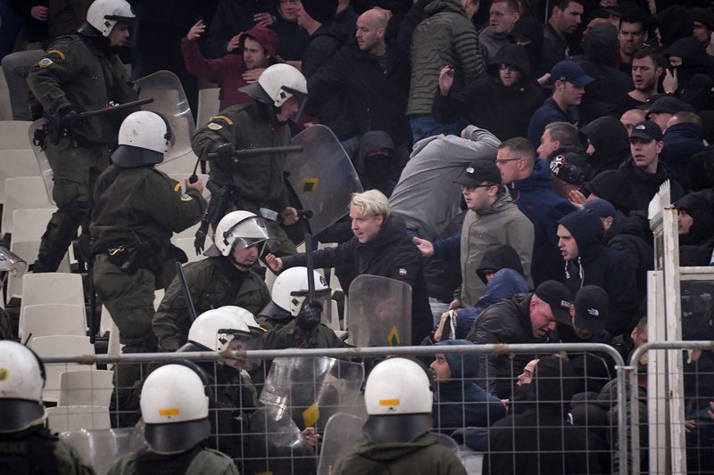 Εκτεταμένα επεισόδια στο ΟΑΚΑ -Μολότοφ και κροτίδες, επέμβαση από τα ΜΑΤ [εικόνες] | iefimerida.gr 13