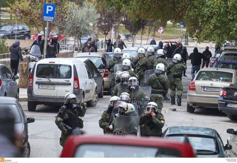 Επεισόδια και χημικά στα μαθητικά συλλαλητήρια σε Αθήνα και Θεσσαλονίκη [εικόνες & βίντεο] | iefimerida.gr 5