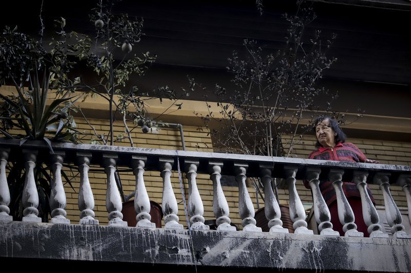 Αφησαν την Αθήνα στο έλεος κουκουλοφόρων -Εικόνες-σοκ στα Εξάρχεια | iefimerida.gr 4