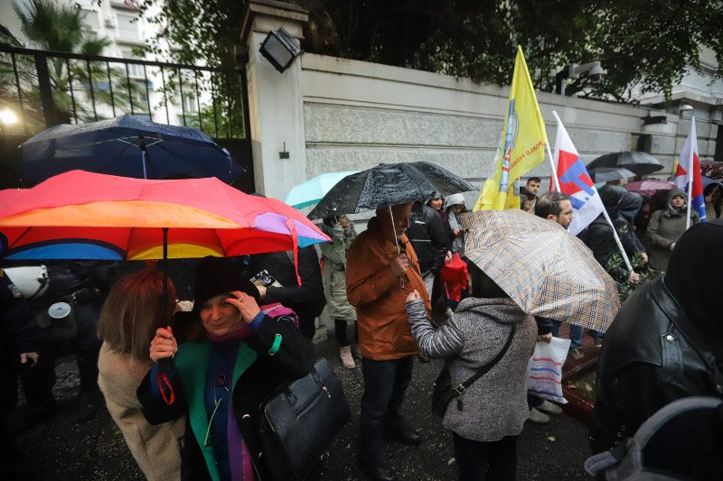 Το ΠΑΜΕ πραγματοποίησε παράσταση διαμαρτυρίας στην Πρεσβεία της Γαλλίας στην Αθήνα