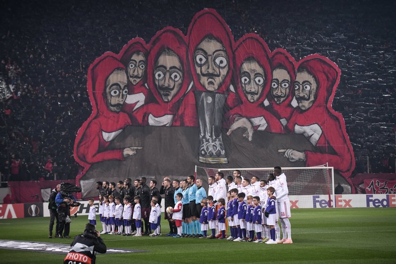 Το «Casa de Papel» πήγε στο Καραϊσκάκη [εικόνες & βίντεο] | iefimerida.gr 2