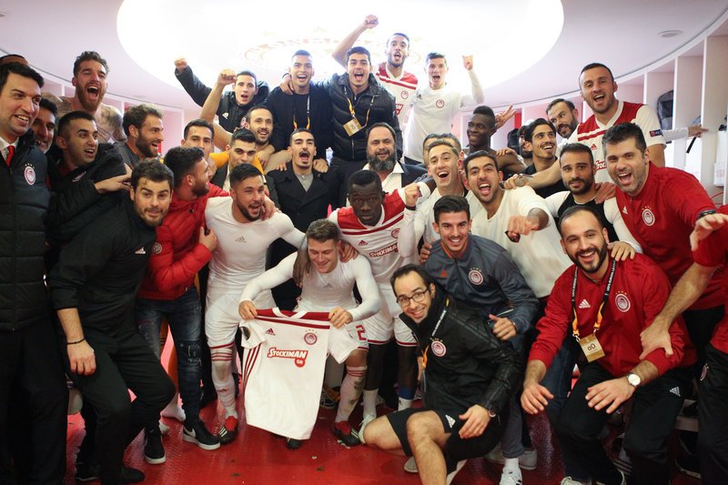 Τρελάθηκε ο Μαρινάκης από την πρόκριση του Ολυμπιακού -Ξέφρενα πανηγύρια [εικόνες & βίντεο] | iefimerida.gr 4