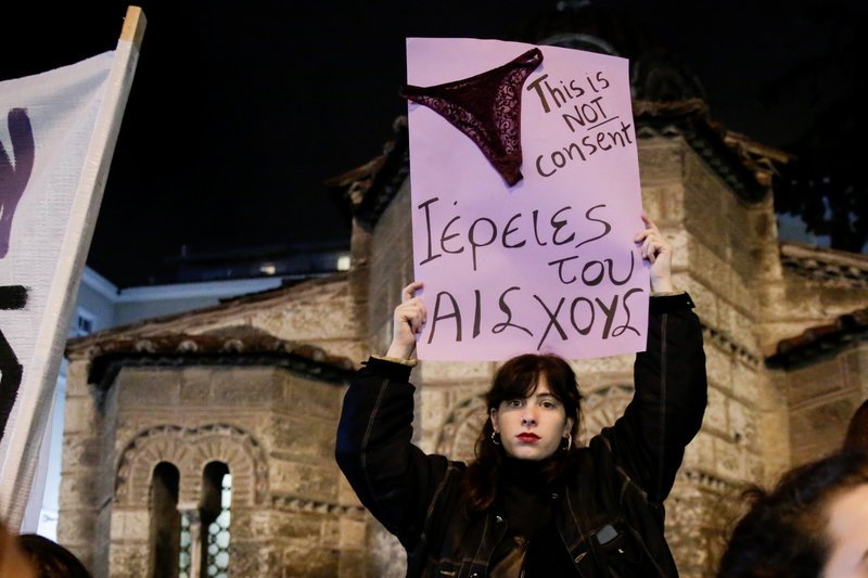 Εγκλημα στη Ρόδο: Πορεία στην Αθήνα -«Η πατριαρχία γυναικοκτονεί, για κάθε Ελένη είμαστε σε πόλεμο» [εικόνες] | iefimerida.gr 4