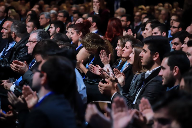 Κατάμεστη η αίθουσα του συνεδρίου της ΝΔ