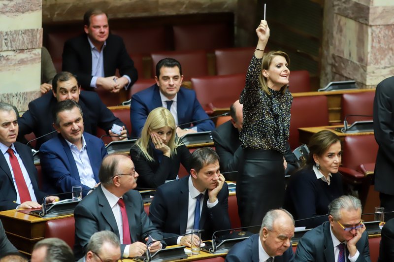 Η Κατερίνα Μάρκου ζητά το λόγο.