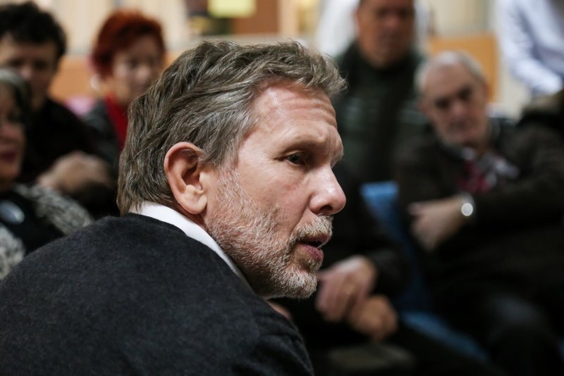 Δίπλα στους ηλικιωμένους σε Γκύζη και Βοτανικό ο Παύλος Γερουλάνος [εικόνες] | iefimerida.gr 2