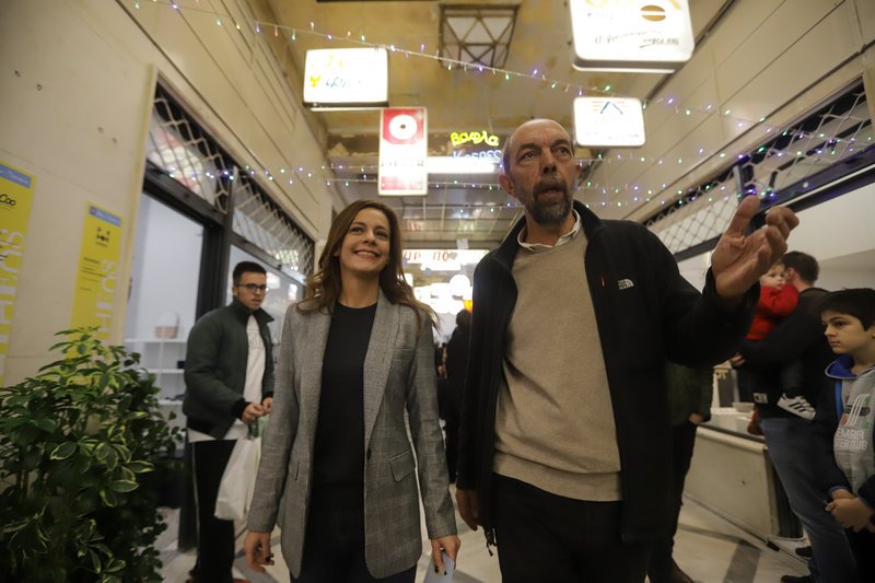 Εφη Αχτσιόγλου και Νίκος Μπελαβίλας στην Στοά των Εμπόρων -Φωτογραφία: EUROKINISSI/ ΓΙΑΝΝΗΣ ΠΑΝΑΓΟΠΟΥΛΟΣ