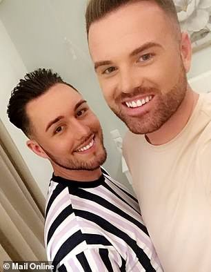 Γκέι ζευγάρι Βρετανών έξαλλοι με τον κυκλώνα «Ζορμπά»: Πλημμύρισε το δωμάτιό τους στη Σκιάθο, έμειναν χωρίς φαγητό [εικόνες] | iefimerida.gr 0