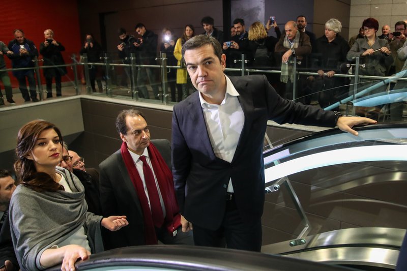 Στα λευκά η Κατερίνα Νοτοπούλου -Το συντηρητικό φόρεμα και το χτένισμα-υπερπαραγωγή [εικόνες] | iefimerida.gr 6