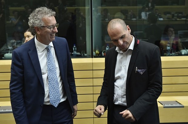 Eurogroup γεμάτο πικρά χαμόγελα και βλέμματα με νόημα [εικόνες] | iefimerida.gr 3