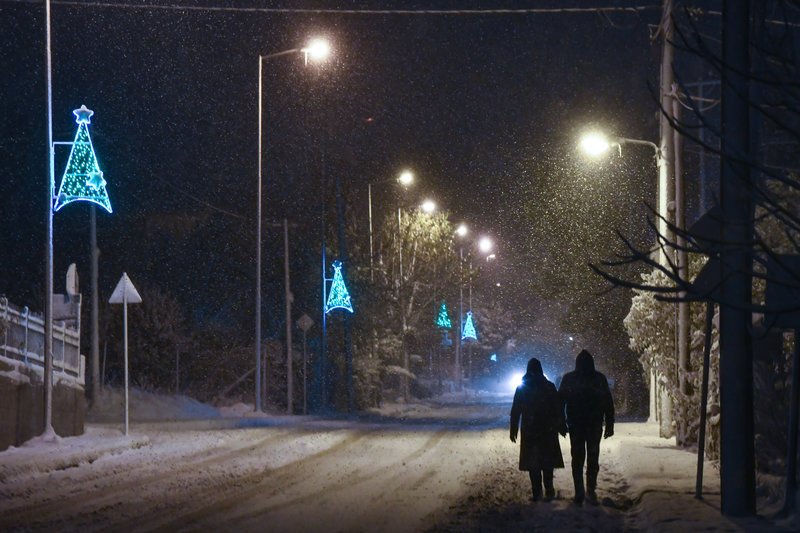 Ρομαντικός «Τηλέμαχος»: Ζευγάρι φιλιέται μέσα στα χιόνια και γίνεται viral [εικόνες] | iefimerida.gr 0