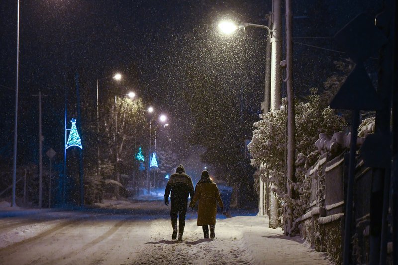Ρομαντικός «Τηλέμαχος»: Ζευγάρι φιλιέται μέσα στα χιόνια και γίνεται viral [εικόνες] | iefimerida.gr 1