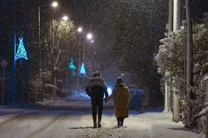 Ρομαντικός «Τηλέμαχος»: Ζευγάρι φιλιέται μέσα στα χιόνια και γίνεται viral [εικόνες] | iefimerida.gr 4