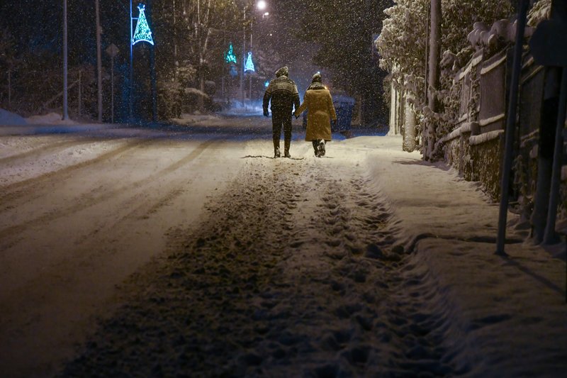 Ρομαντικός «Τηλέμαχος»: Ζευγάρι φιλιέται μέσα στα χιόνια και γίνεται viral [εικόνες] | iefimerida.gr 2