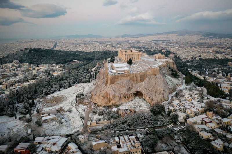 Μαγεία: Η χιονισμένη Ακρόπολη από ψηλά είναι ό,τι πιο όμορφο θα δει κανείς σήμερα [εικόνες] | iefimerida.gr 2