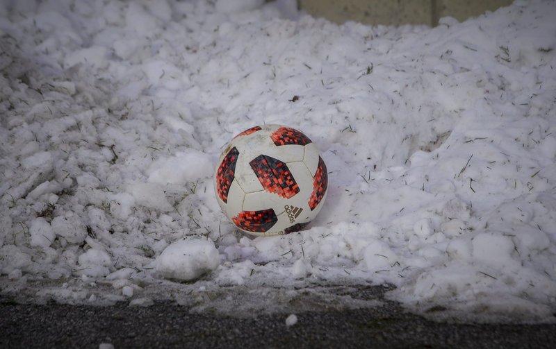 «Παγοδρόμιο» το γήπεδο της Λάρισας [εικόνες] | iefimerida.gr 2