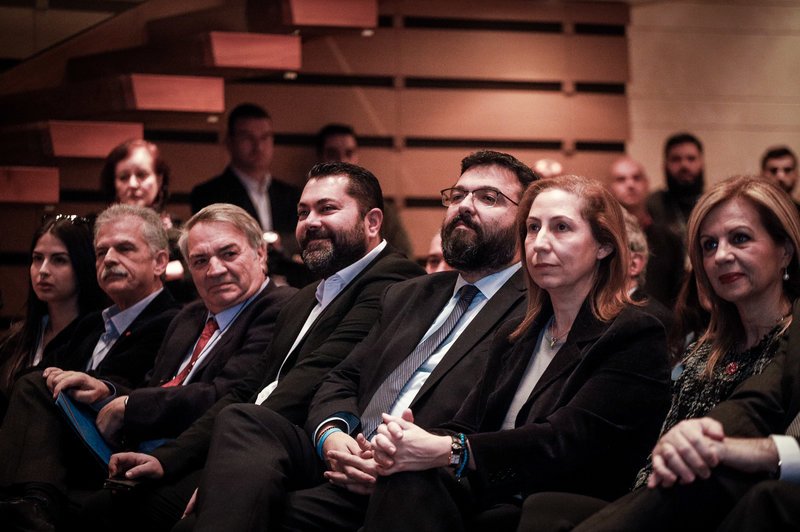 Πολλά κυβερνητικά στελέχη και μη, στην πρώτη σειρά