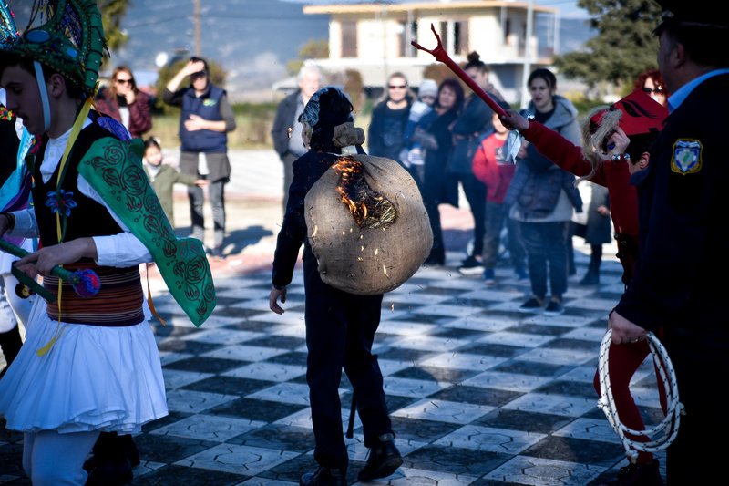 Στα τέλη του 2016 η Διακυβερνητική Επιτροπή της Σύμβασης για την Διαφύλαξη της 'Αυλης Πολιτιστικής Κληρονομιάς, ενέκρινε την πρόταση του υπουργείου Πολιτισμού και ενέγραψε στον Αντιπροσωπευτικό Κατάλογο της 'Αυλης Πολιτιστικής Κληρονομιάς της Ανθρωπότητας' UNESCO το εθιμικό δρώμενο των Μωμόγερων