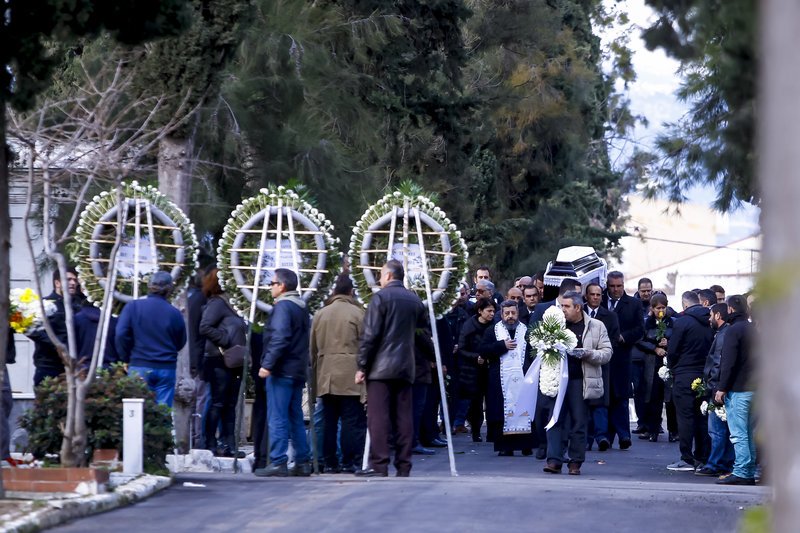 Στον Κόκκινο Μύλο η κηδεία του άτυχου εργάτη -Είχε χάσει την ζωή του σε εργοτάξιο στη Νέα Φιλαδέλφεια [εικόνες] | iefimerida.gr 3