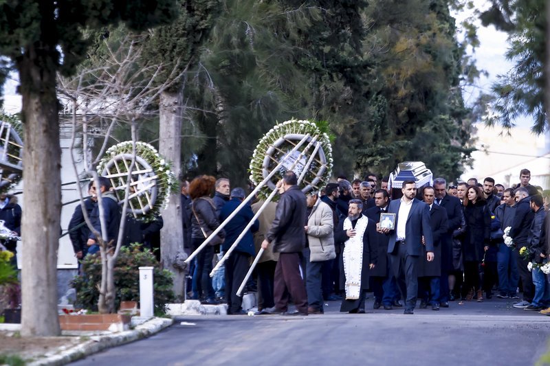 Στον Κόκκινο Μύλο η κηδεία του άτυχου εργάτη -Είχε χάσει την ζωή του σε εργοτάξιο στη Νέα Φιλαδέλφεια [εικόνες] | iefimerida.gr 2
