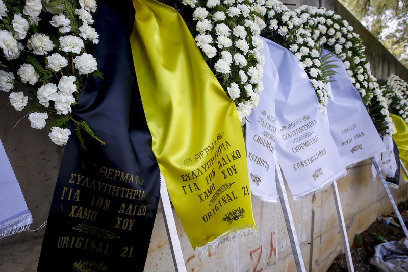 Στον Κόκκινο Μύλο η κηδεία του άτυχου εργάτη -Είχε χάσει την ζωή του σε εργοτάξιο στη Νέα Φιλαδέλφεια [εικόνες] | iefimerida.gr 0