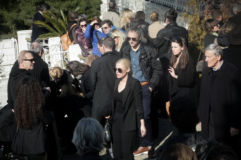 Πλήθος κόσμου στο τελευταίο αντίο στον Θέμο Αναστασιάδη [εικόνες & βίντεο] | iefimerida.gr 44