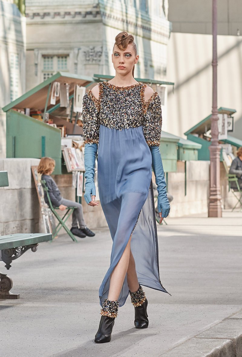 Τα χρώματα του Παρισιού σε ένα φόρεμα.