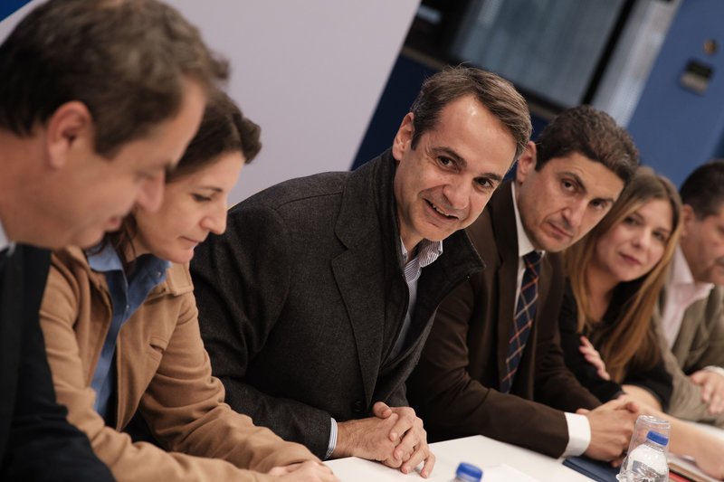 Ο Κυριάκος Μητσοτάκης στη σύσκεψη με τους νέους Γραμματείς της ΝΔ.