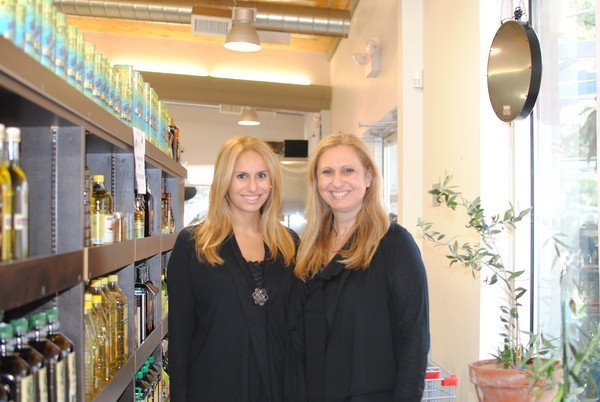 Δείτε την Ελληνίδα που θέλει να μάθει τους Νεοϋορκέζους να τρώνε...κοκορέτσι [εικόνες] | iefimerida.gr 2