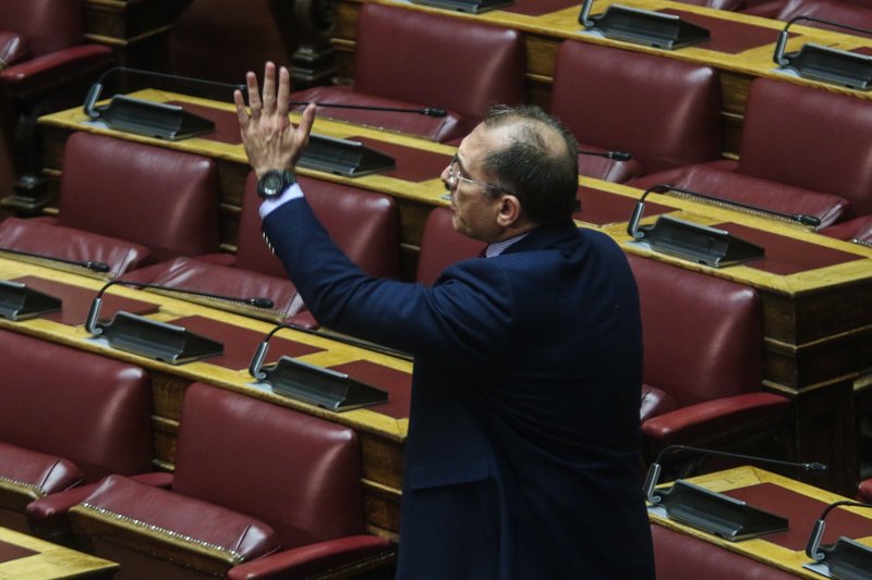 Εξαλλος ο Δημήτρης Καμμένος φωνάζει «ντροπή σου» στον Τ. Κουίκ - (EUROKINISSI/ ΧΡΗΣΤΟΣ ΜΠΟΝΗΣ)