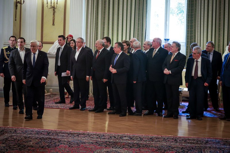 Δεξίωση με «πηγαδάκια» στο Προεδρικό Μέγαρο προς τιμήν των διπλωματών [εικόνες] | iefimerida.gr 8