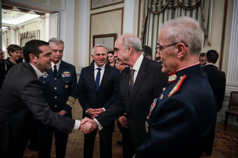 Δεξίωση με «πηγαδάκια» στο Προεδρικό Μέγαρο προς τιμήν των διπλωματών [εικόνες] | iefimerida.gr 4