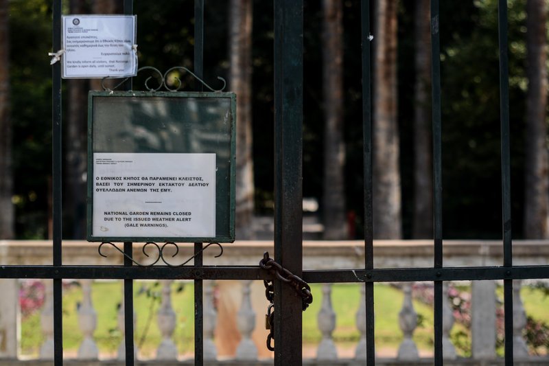 Η κακοκαιρία «Χιόνη» έκλεισε και τον Εθνικό Κήπο