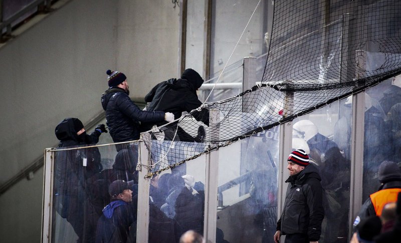 Europa League: Επεισόδια στο Καραϊσκάκη με οπαδούς της Ντιναμό Κιέβου [εικόνες] | iefimerida.gr 3