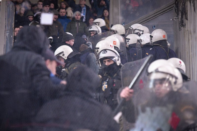 Europa League: Επεισόδια στο Καραϊσκάκη με οπαδούς της Ντιναμό Κιέβου [εικόνες] | iefimerida.gr 2