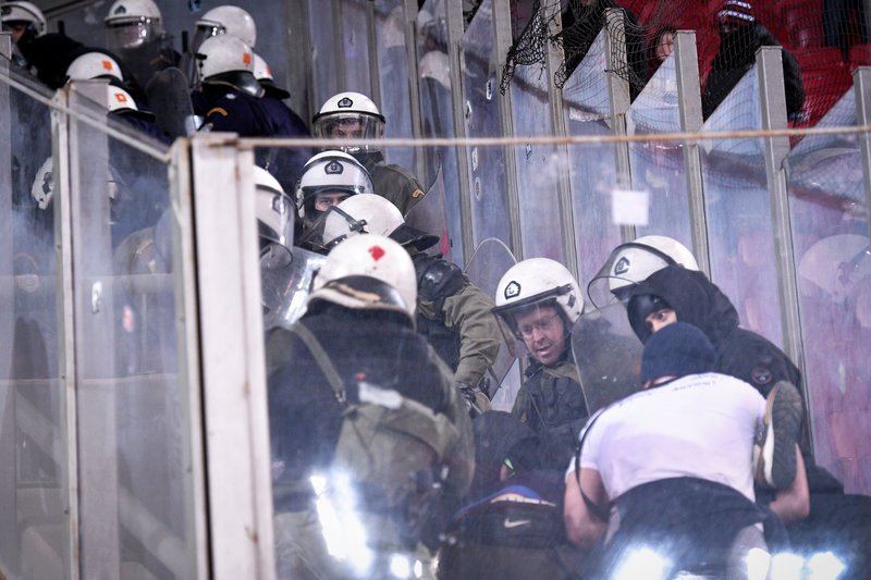 Europa League: Επεισόδια στο Καραϊσκάκη με οπαδούς της Ντιναμό Κιέβου [εικόνες] | iefimerida.gr 1