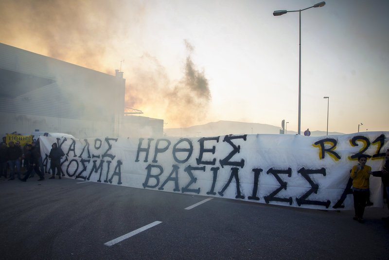 Θερμή υποδοχή στο αεροδρόμιο για την Παγκόσμια ΑΕΚ που κατέκτησε το Διηπειρωτικό [εικόνες & βίντεο] | iefimerida.gr 1