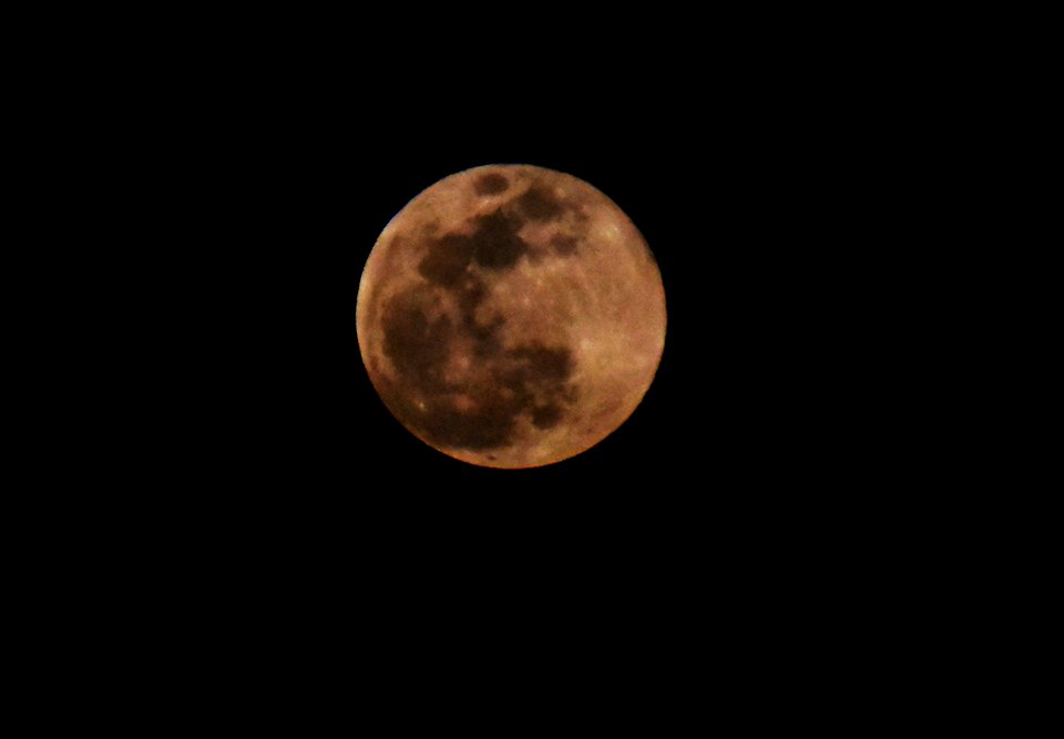 Μαγική υπερπανσέληνος φωτίζει τον ουρανό- Το εντυπωσιακό φαινόμενο [εικόνες & βίντεο] | iefimerida.gr 5