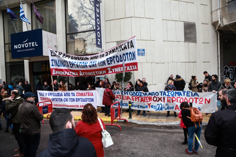 Ενταση με διαμαρτυρία του ΠΑΜΕ στο Συνέδριο της Ομοσπονδίας Ιδιωτικών Υπαλλήλων [εικόνες] | iefimerida.gr 3