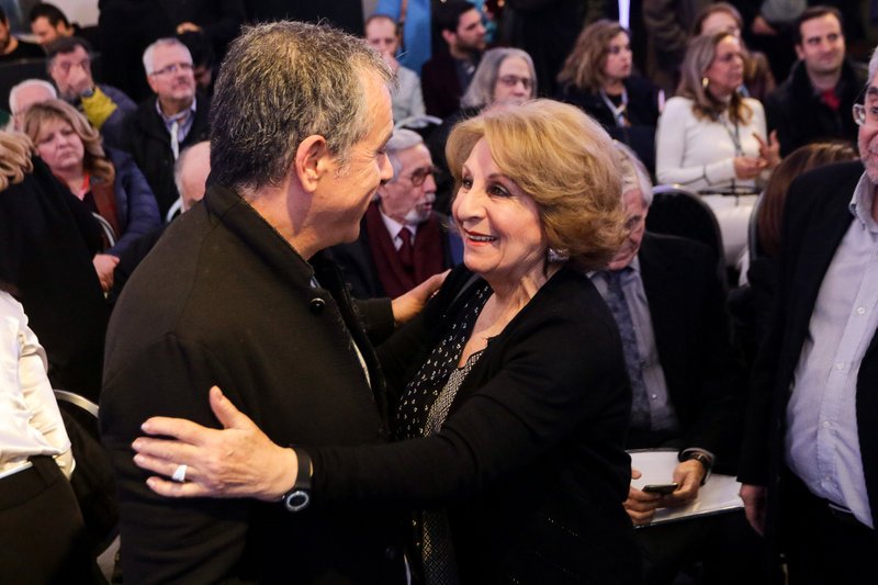 Η Αννα Καραμάνου και ο Στ. Θεοδωράκης -Φωτογραφία: EUROKINISSI/ΧΡΗΣΤΟΣ ΜΠΟΝΗΣ