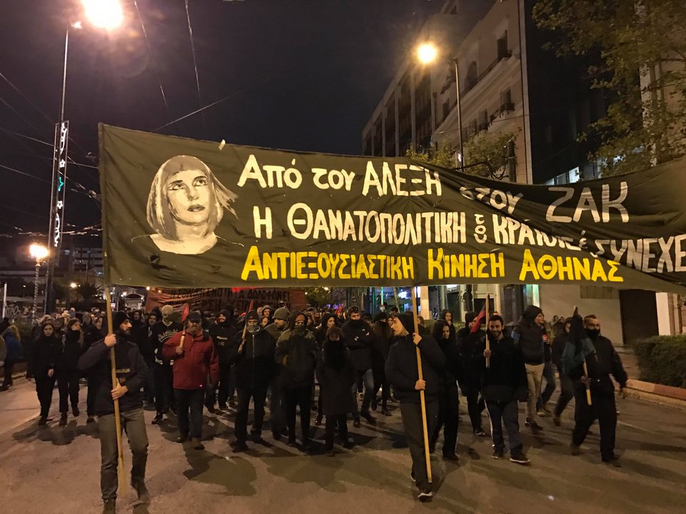 «Κόλαση» στα Εξάρχεια: Πετούν μολότοφ από τις ταράτσες -Τέσσερις τραυματίες  | iefimerida.gr 28