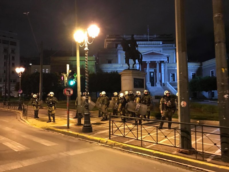 «Κόλαση» στα Εξάρχεια: Πετούν μολότοφ από τις ταράτσες -Τέσσερις τραυματίες  | iefimerida.gr 31