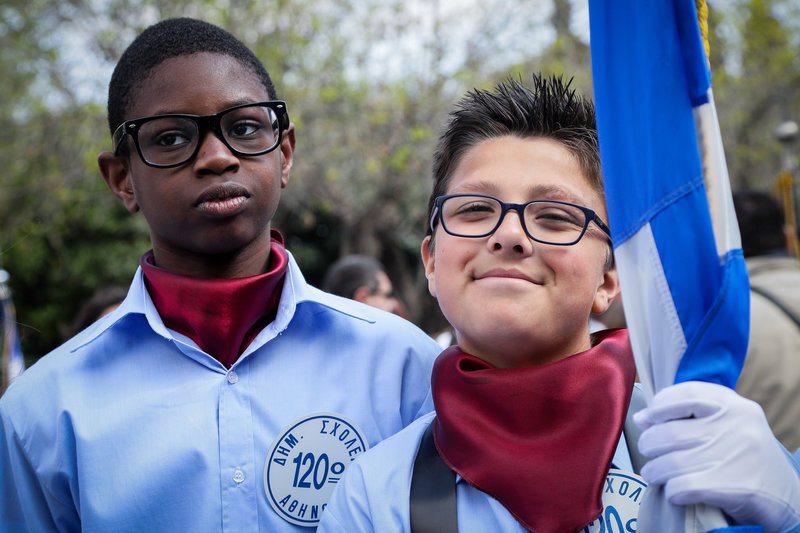 Μαθητική παρέλαση στο Σύνταγμα -Περήφανοι τσολιάδες, μαντήλες και παιδικά χαμόγελα [εικόνες] | iefimerida.gr 13