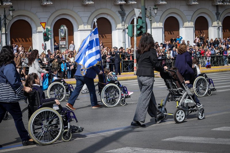 Συγκινητικές στιγμές στην παρέλαση