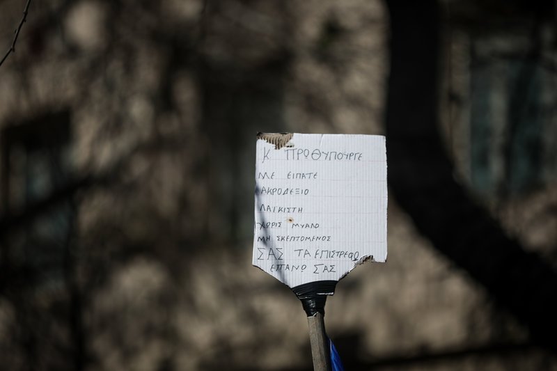 Τα κορίτσια του στρατού, τα φιλιά στους στρατιώτες, οι selfies με τα άρματα μάχης -Τα παραλειπόμενα της παρέλασης σε 50 φωτό [εικόνες] | iefimerida.gr 31