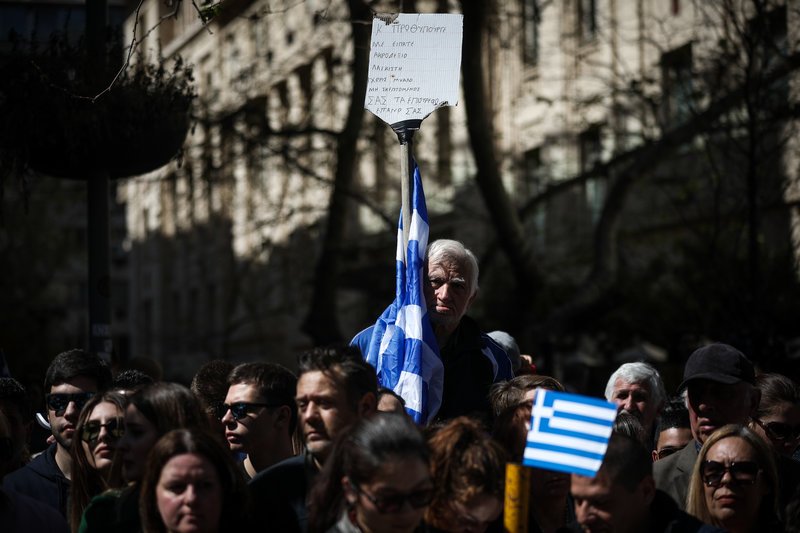 Τα κορίτσια του στρατού, τα φιλιά στους στρατιώτες, οι selfies με τα άρματα μάχης -Τα παραλειπόμενα της παρέλασης σε 50 φωτό [εικόνες] | iefimerida.gr 30