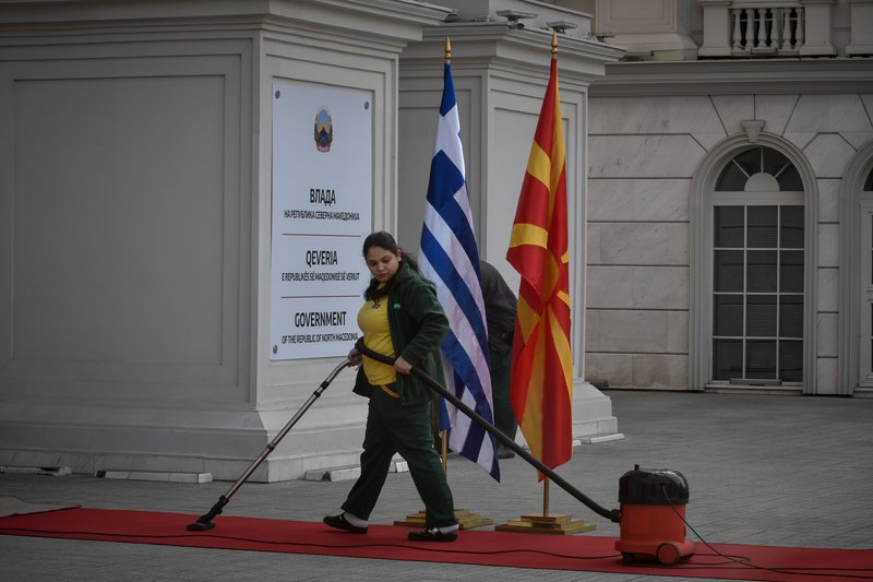 Ο Αλέξης Τσίπρας στα Σκόπια -Οι selfies με τον Ζάεφ | iefimerida.gr 17