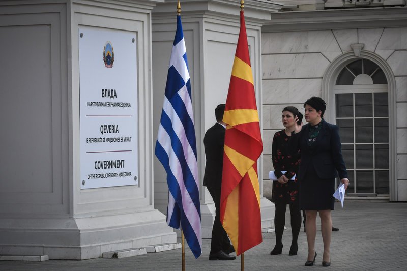 Ο Αλέξης Τσίπρας στα Σκόπια -Οι selfies με τον Ζάεφ | iefimerida.gr 18